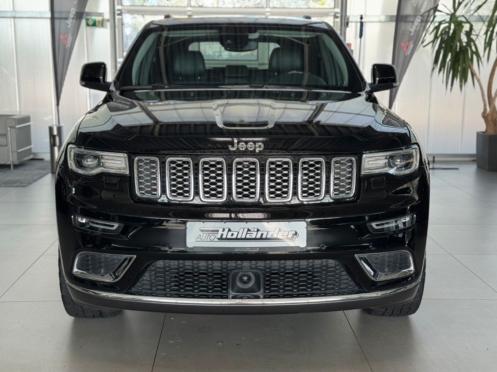 Fahrzeugabbildung Jeep Grand Cherokee 3.0 CRD Summit AHK Luft Pano