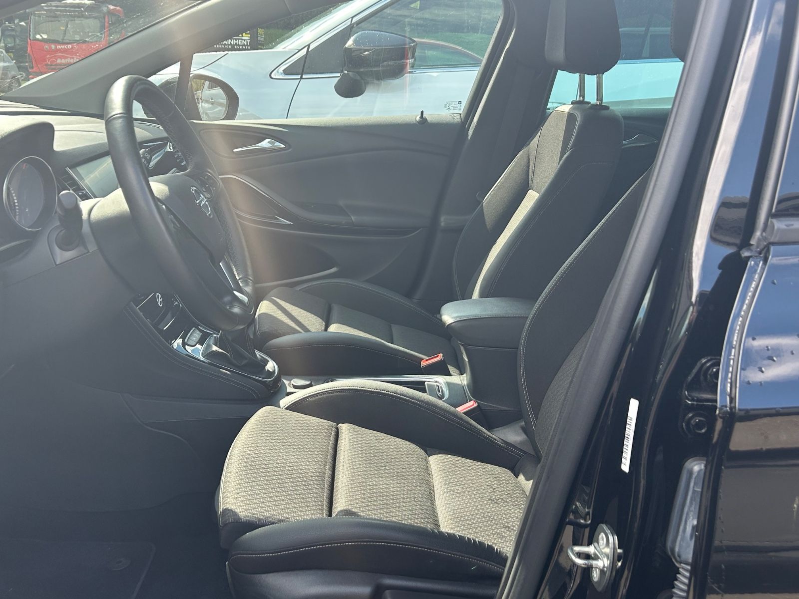 Fahrzeugabbildung Opel Astra K 1.4 ST Innovation Unfallschaden
