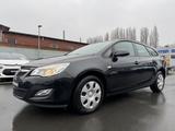 Opel Astra J Sports  Selection*TÜVNEU*SERVICE NEU* - Opel Astra: Selection