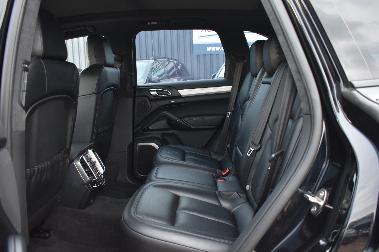 Fahrzeugabbildung Porsche Cayenne Turbo Panorama AHK Sport Chrono Keramik