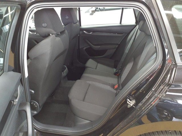 Fahrzeugabbildung Skoda Octavia Combi 2.0TDI Essence SitzHz PDC LED