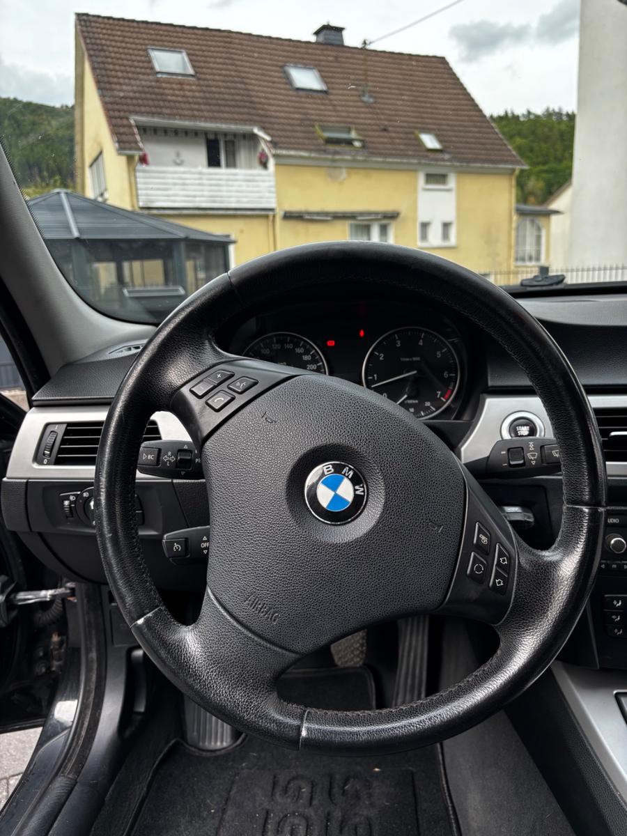BMW 318 2008 — photo 11