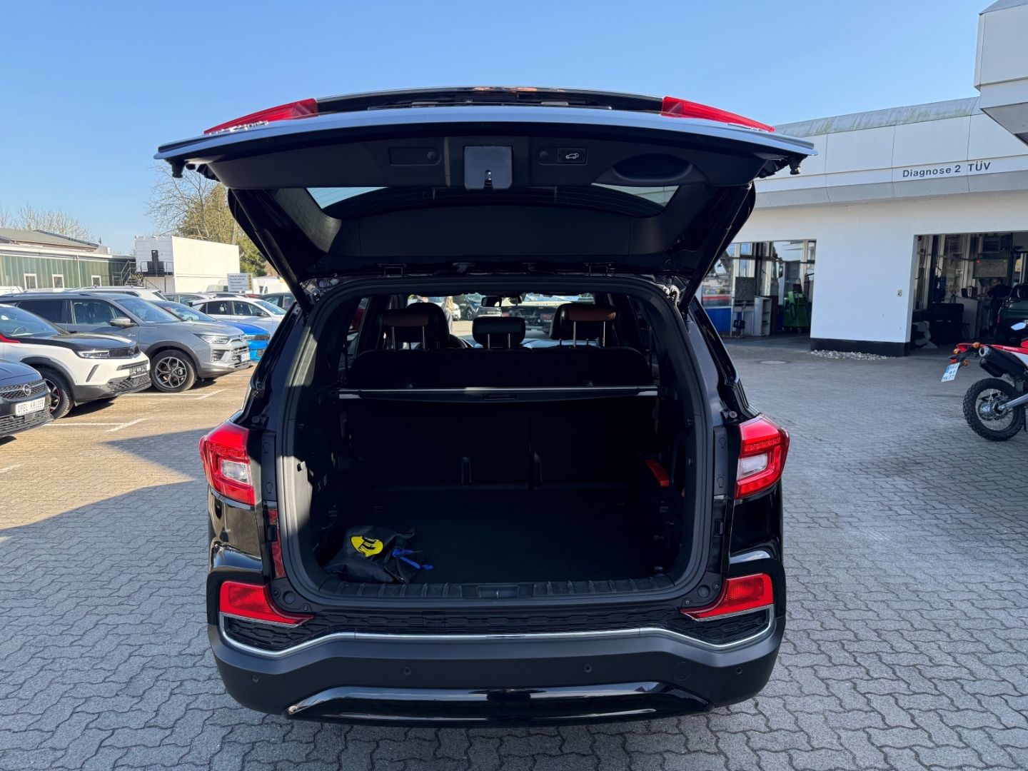 Fahrzeugabbildung KGM Rexton Sapphire 2.2D 4WD AT Top Zustand
