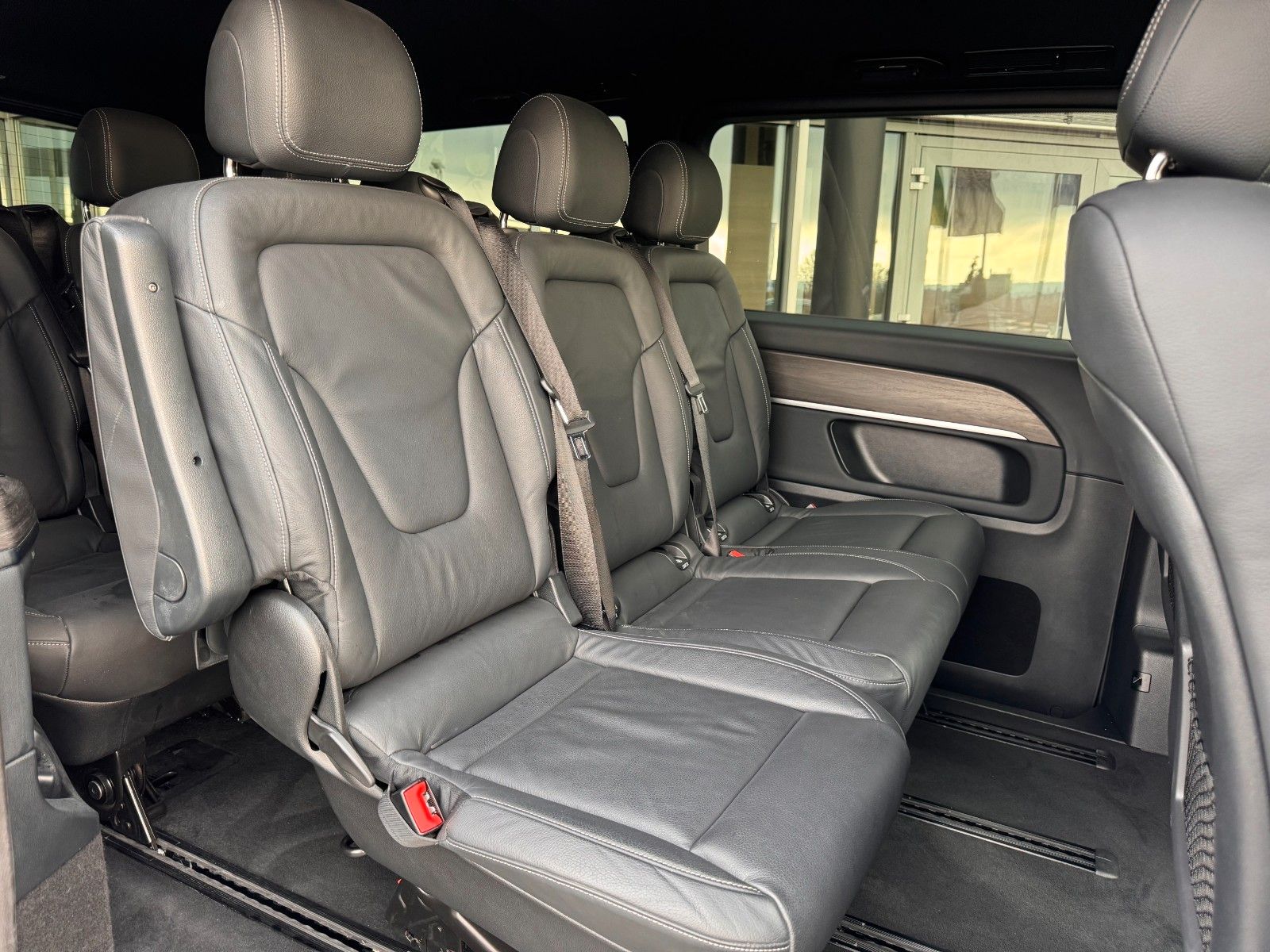 Fahrzeugabbildung Mercedes-Benz V 300 d 4MATIC AVA Extral AHK DISTRONIC Stdh