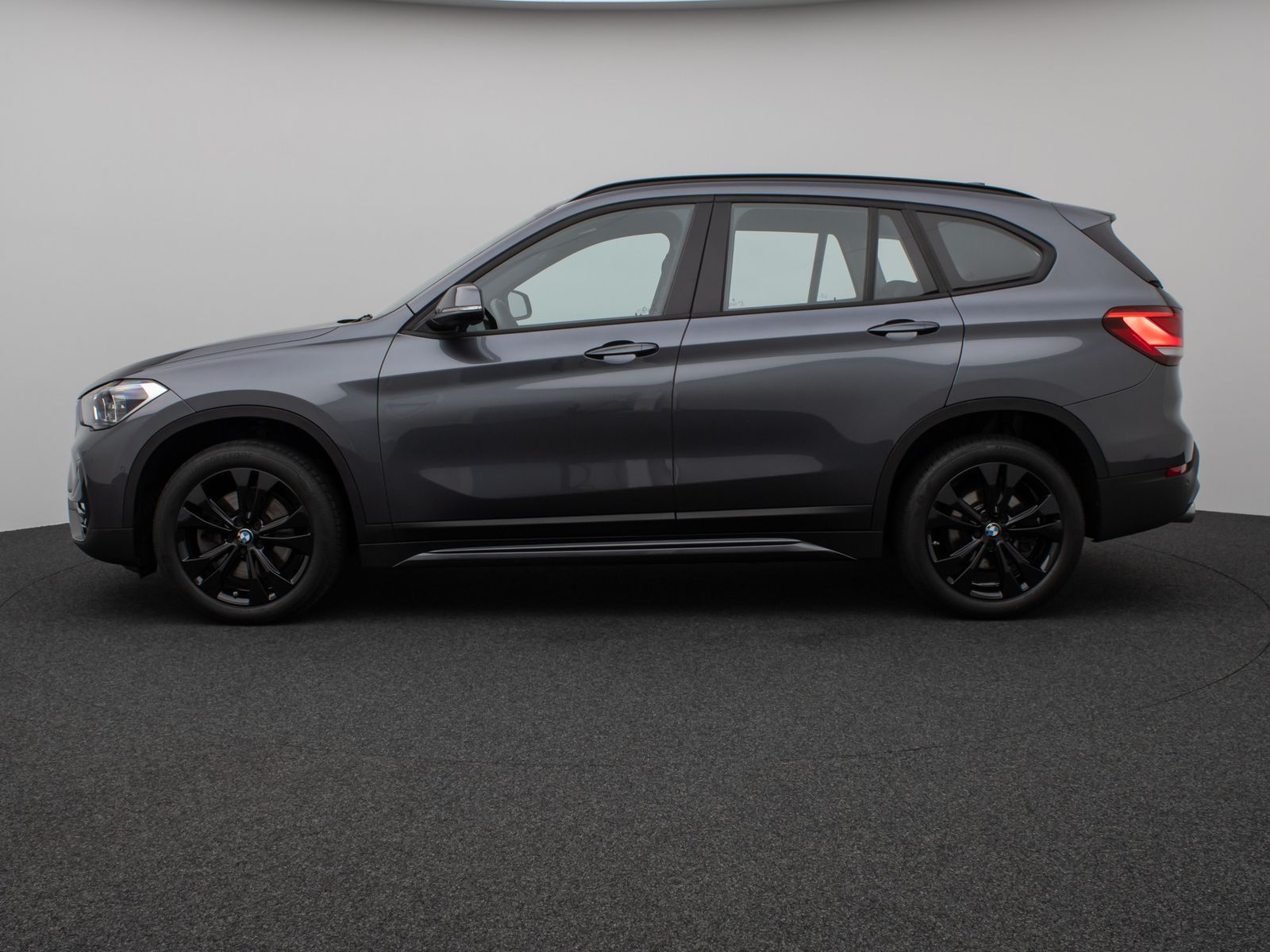 Fahrzeugabbildung BMW X1 sD20i SportLine Kamera HUD DAB HiFi Alarm LED