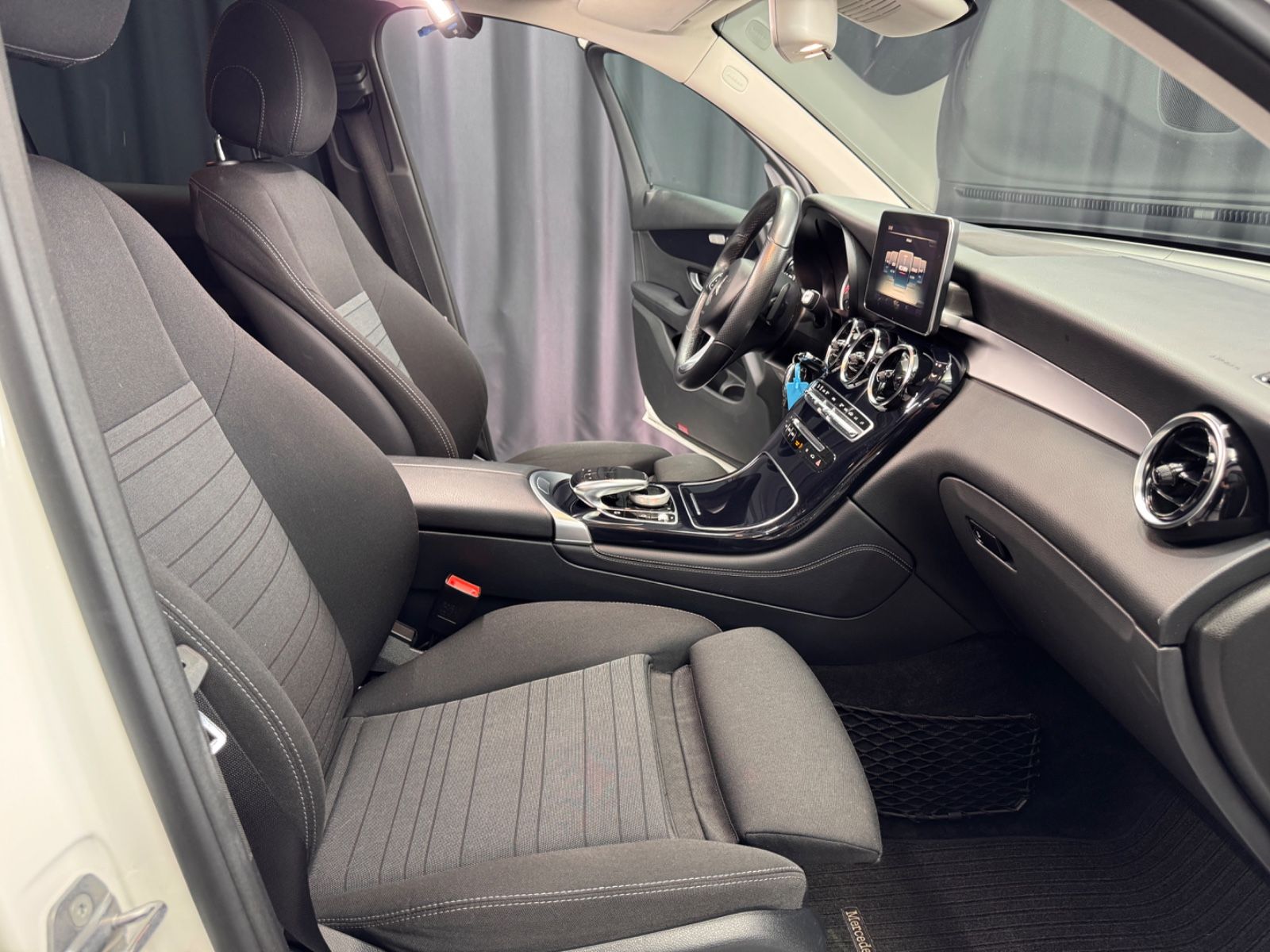 Fahrzeugabbildung Mercedes-Benz GLC 220 d 4Matic|NAVI|AUTOMATIK|AHK|KAMERA|