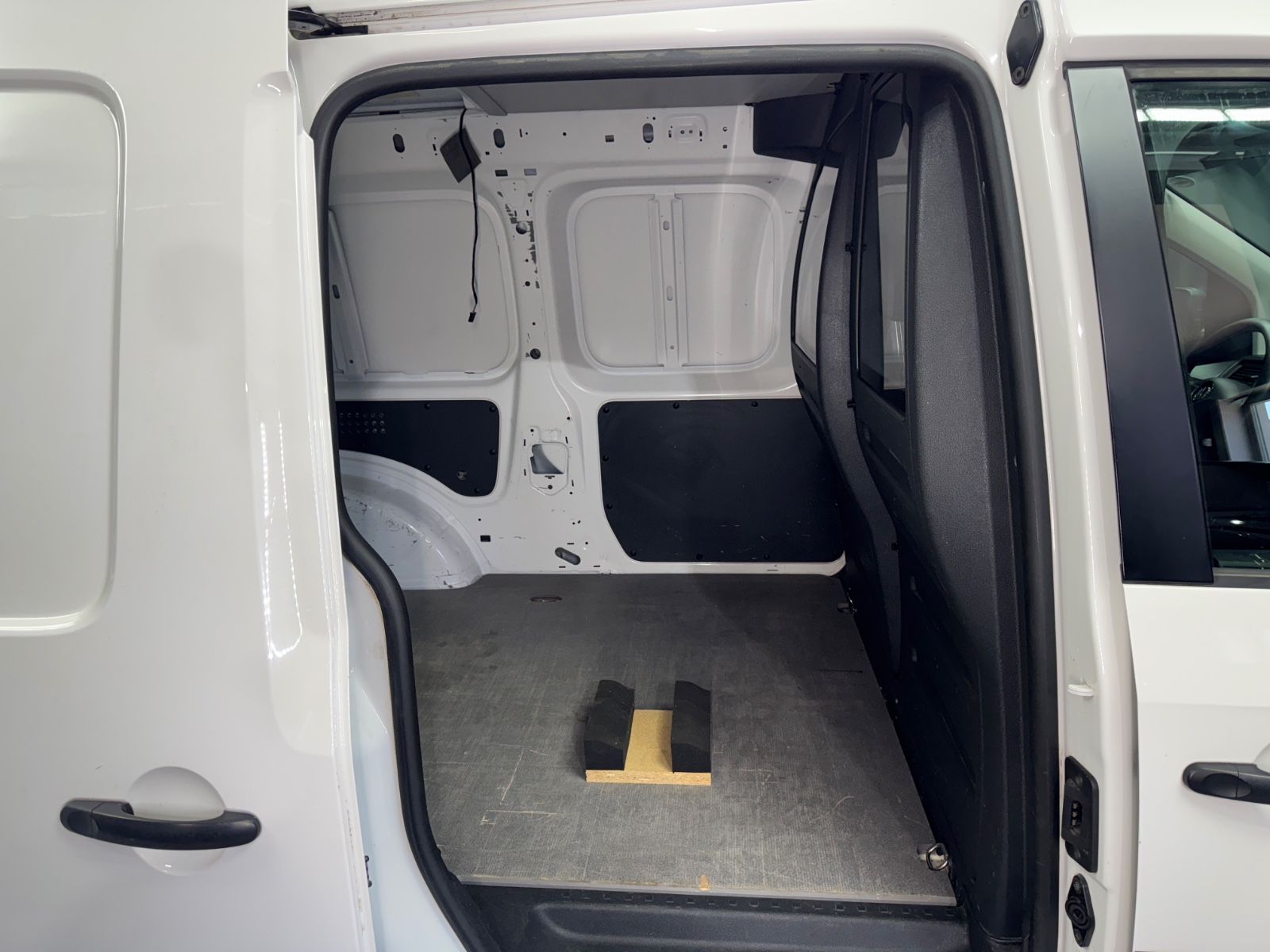Fahrzeugabbildung Volkswagen Caddy Maxi Kasten 2.0TDI BMT|NAVI|TÜV 06/2026