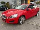 Volvo S60 DRIVe Kinetic - Volvo S60: Drive