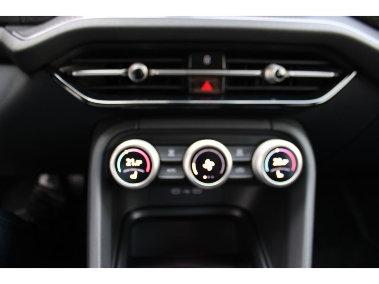 SKODA Kodiaq 1.5 TSI mHEV Selection ACC LED AHK TWA RF - Image 29