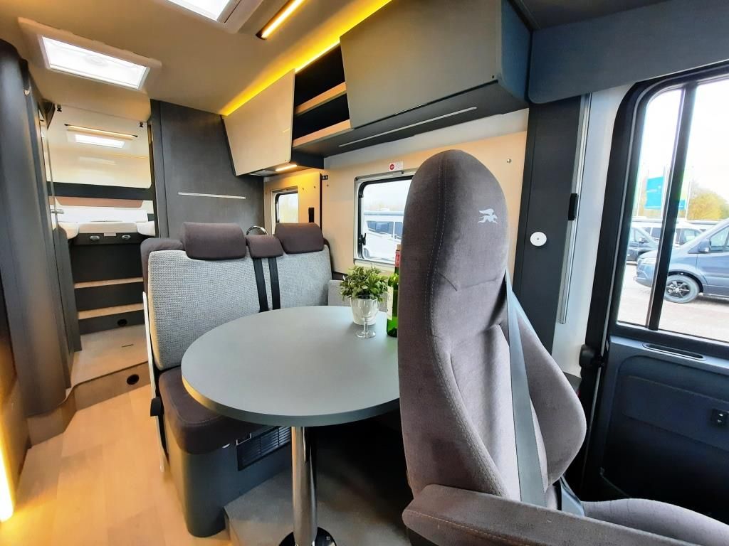 Fahrzeugabbildung Laika Kosmo H 1409 Verfüg./Sparen Sie 27.650,- €