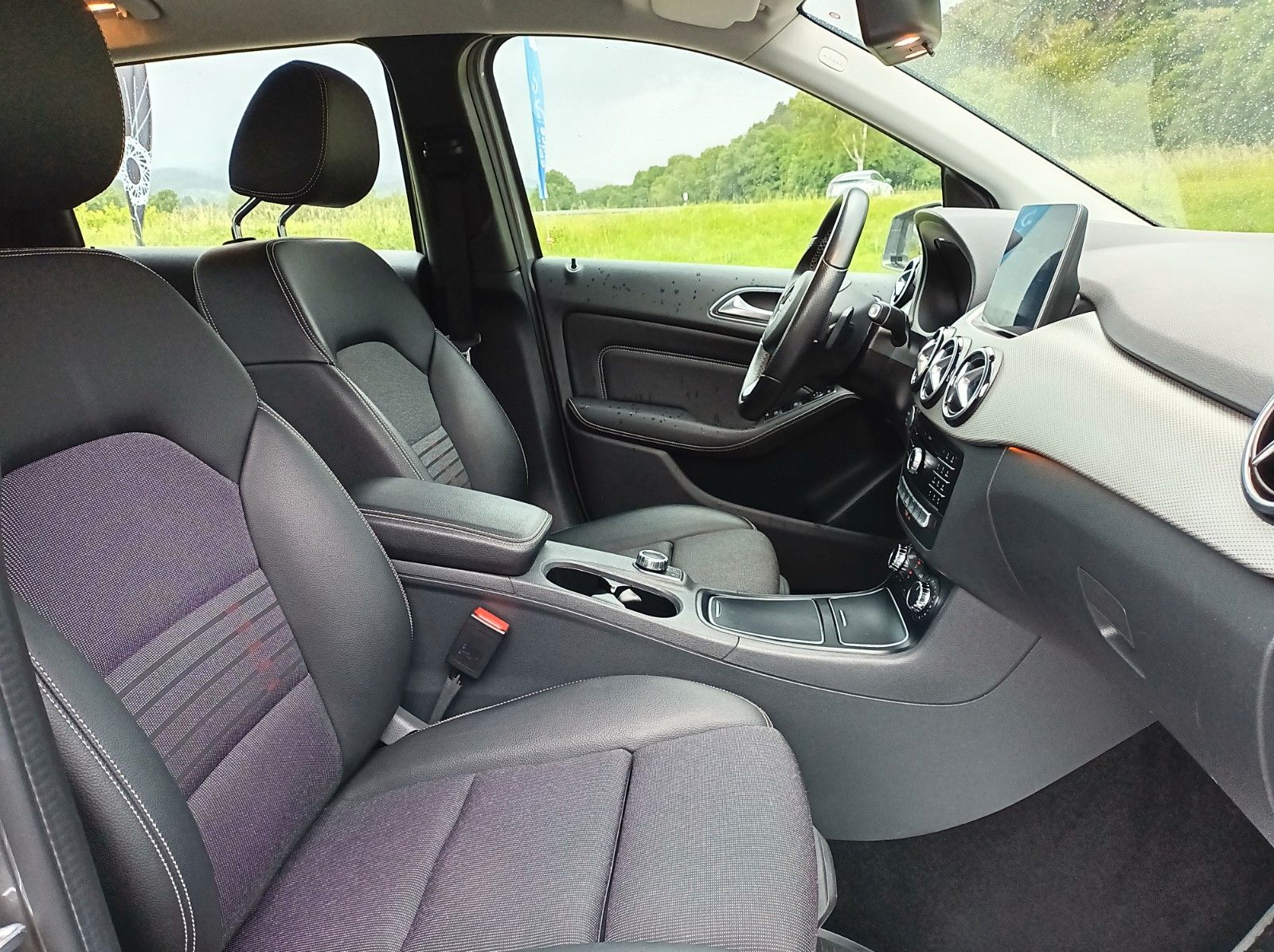 Fahrzeugabbildung Mercedes-Benz B 200d*ALLRAD+AHK+8FACH+BUSINESS+WENIG KM+INSPEK
