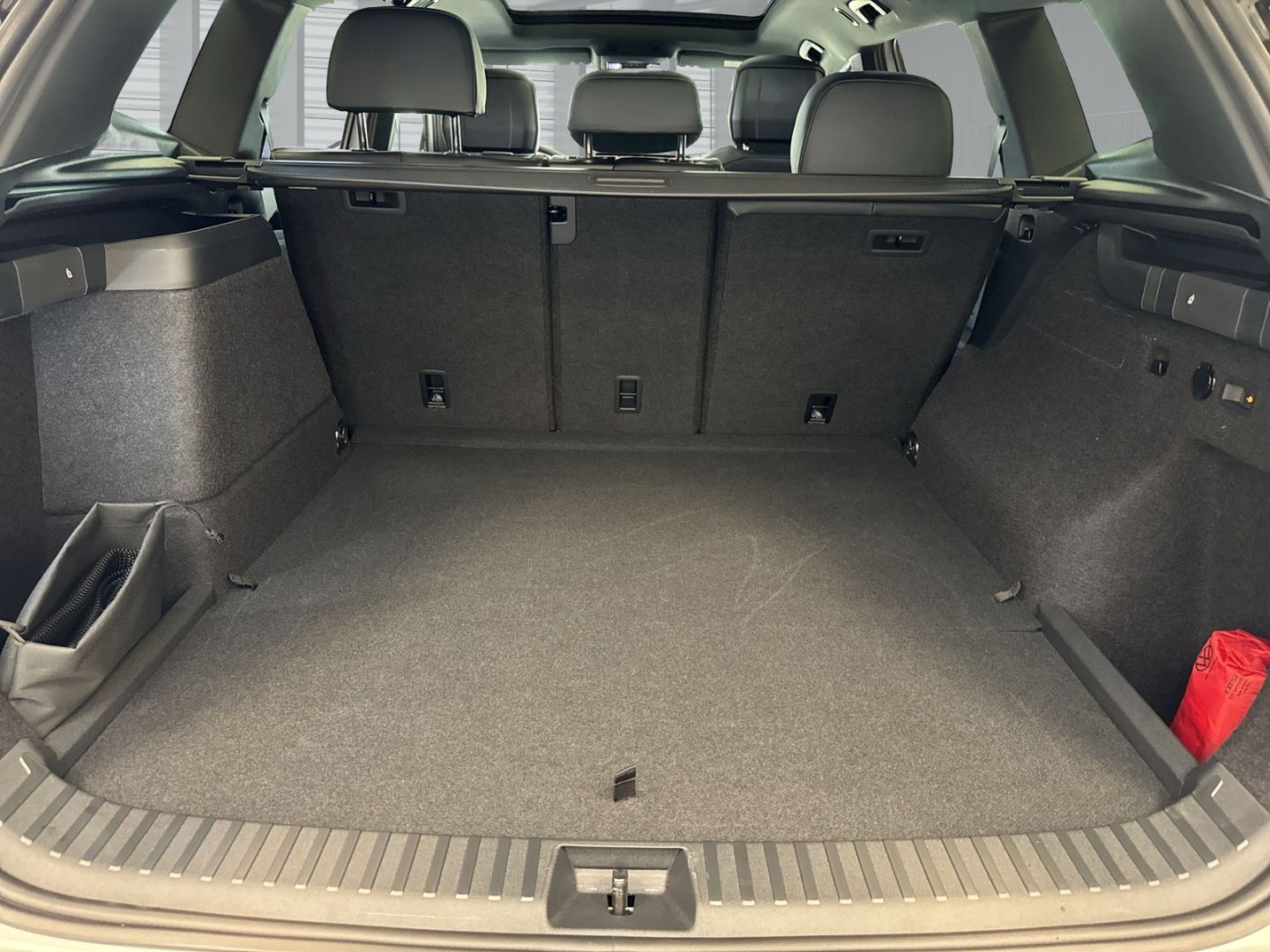 Fahrzeugabbildung Volkswagen Tayron R-Line 1.5 eHybrid OPF DSG HUD AD El. Pan