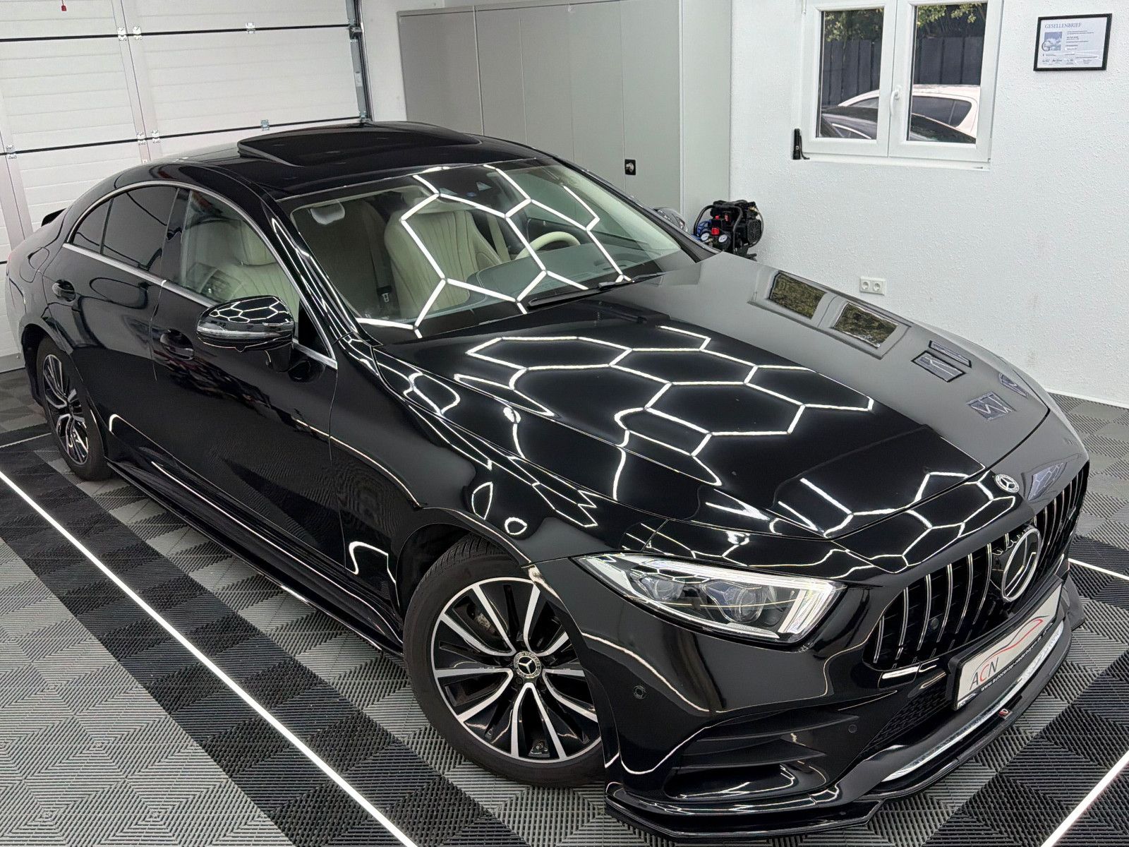 Fahrzeugabbildung Mercedes-Benz CLS 350 d 4Matic AMG-LINE/HuD/eGSD/DISTR+/STHZ