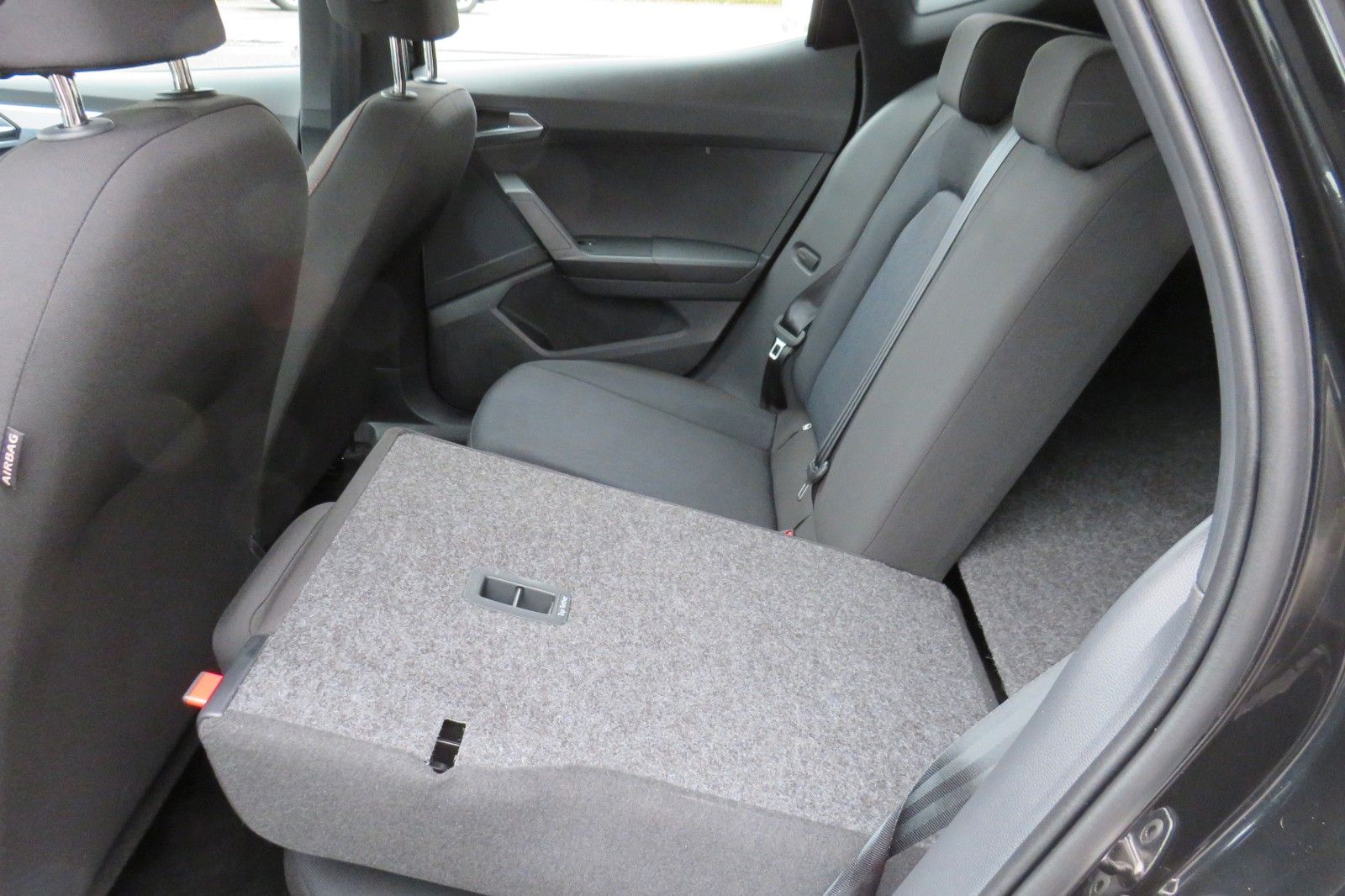 Fahrzeugabbildung SEAT Arona FR DSG NAVI SITZH. KAMERA ACC ASSISTENT-PA