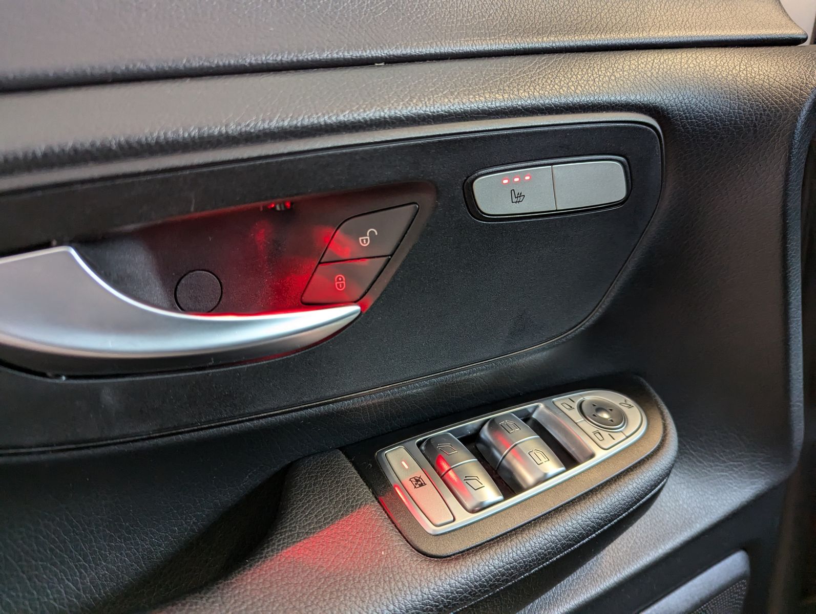 MERCEDES-BENZ V 250 d AMG EDITION lang Pano LED Kamera - Image 12