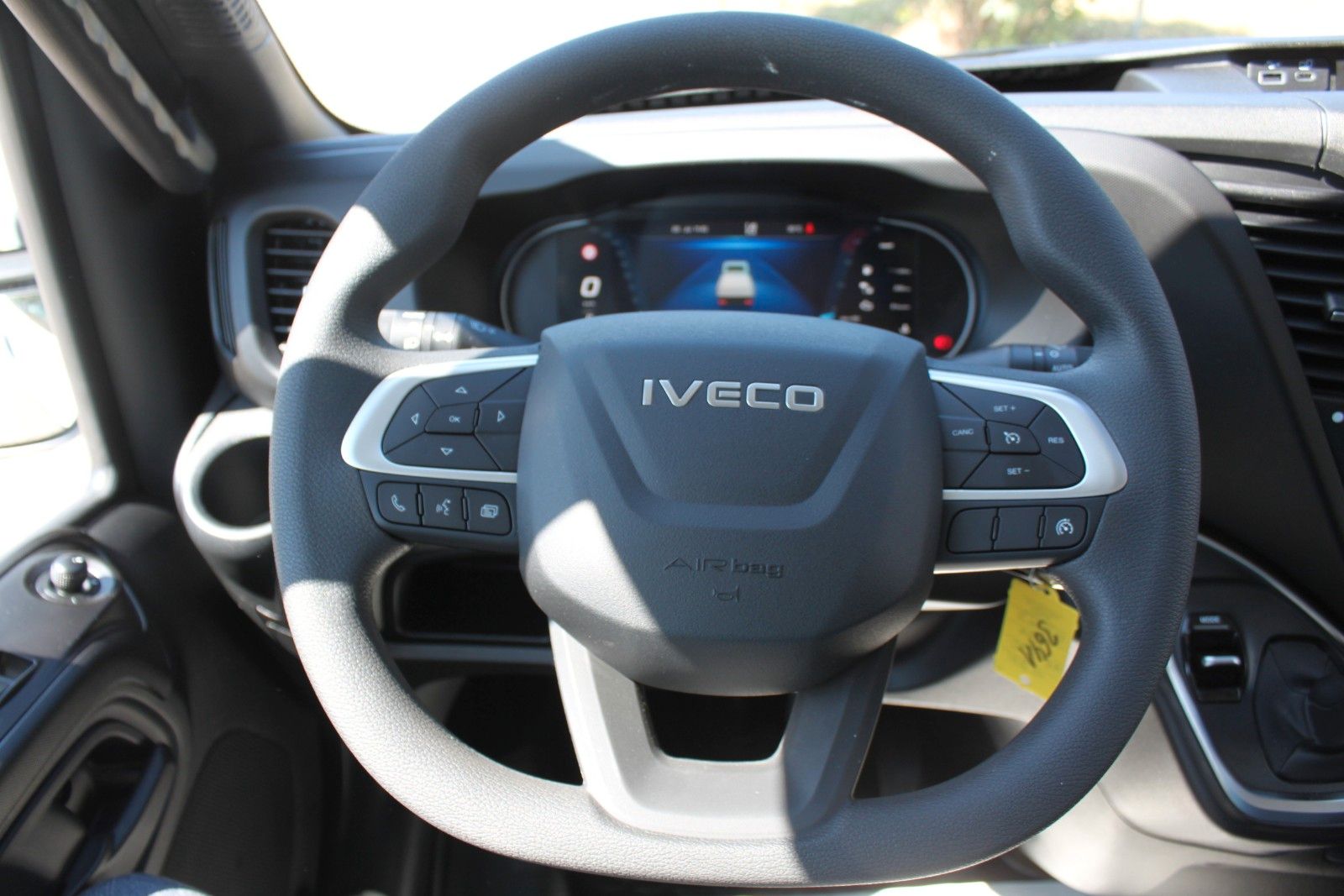 Fahrzeugabbildung Iveco Daily 35S16 Koffer 2375 hoch /LBW 750Kg