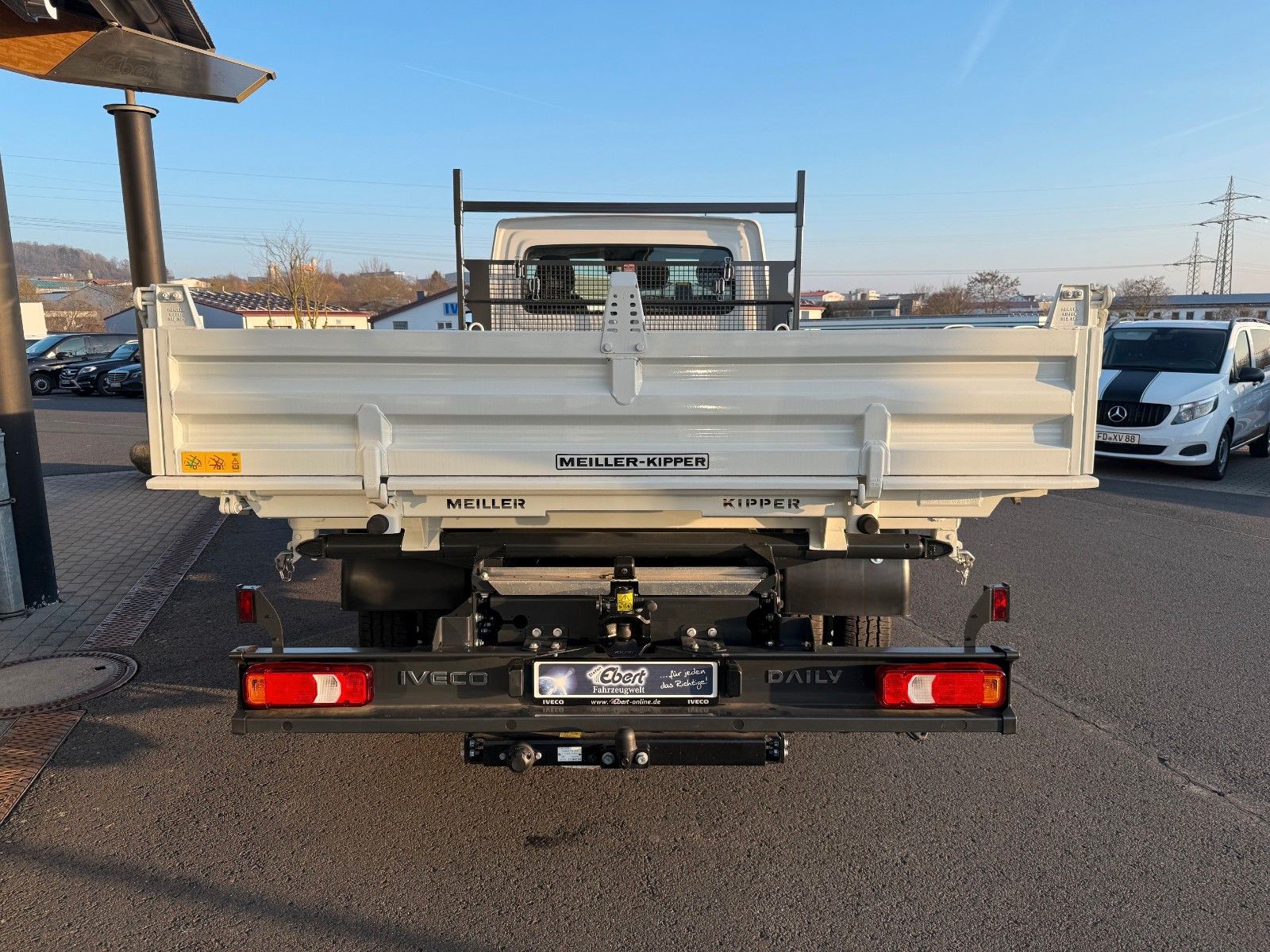 Fahrzeugabbildung Iveco Daily 60C18 H 3-S.-Kipper *R3.450mm*2xAHK*