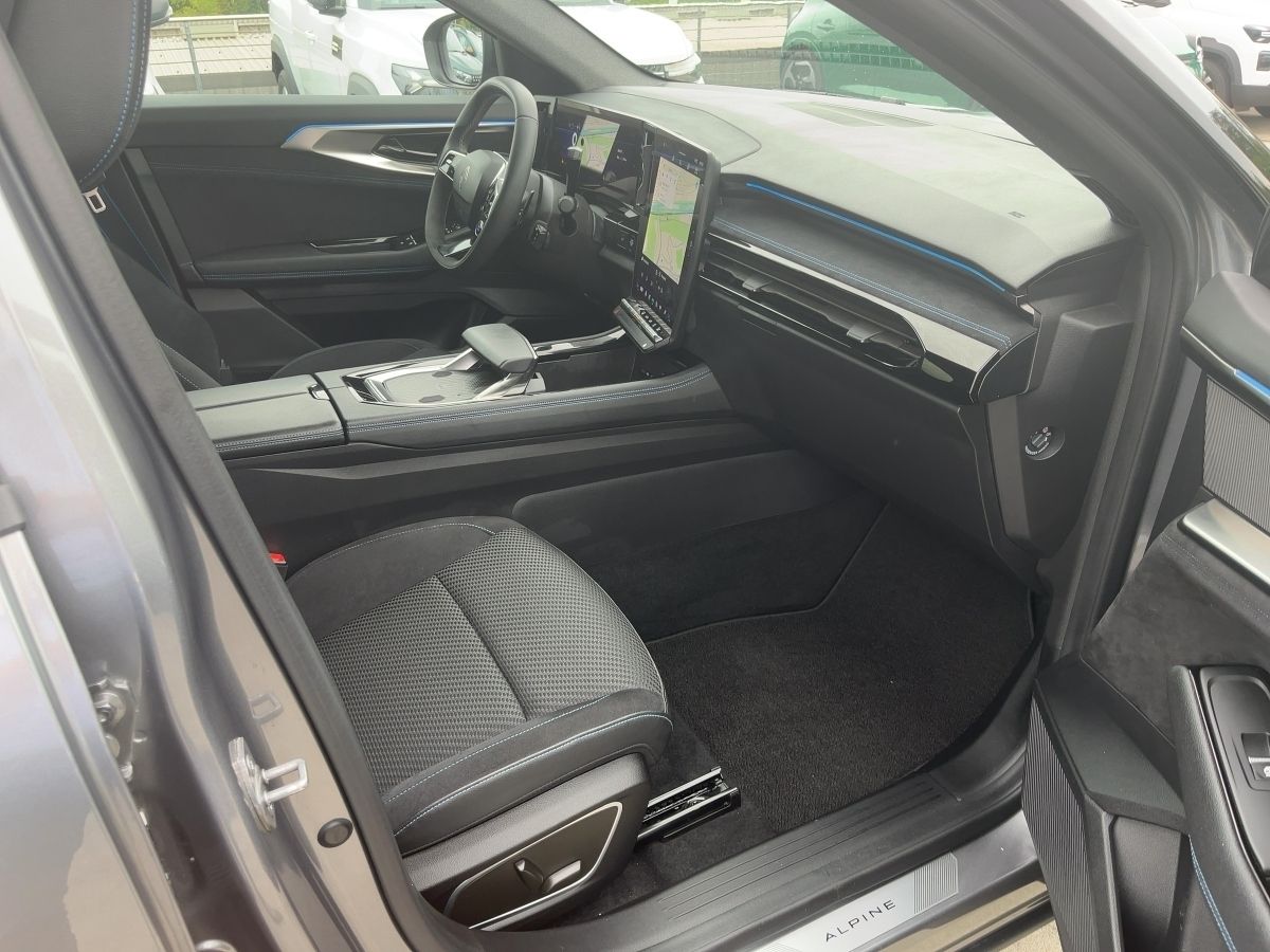 Fahrzeugabbildung Renault Austral Iconic Esprit Alpine Mild 160 Automatik - mit KI generiert/bearbeitet