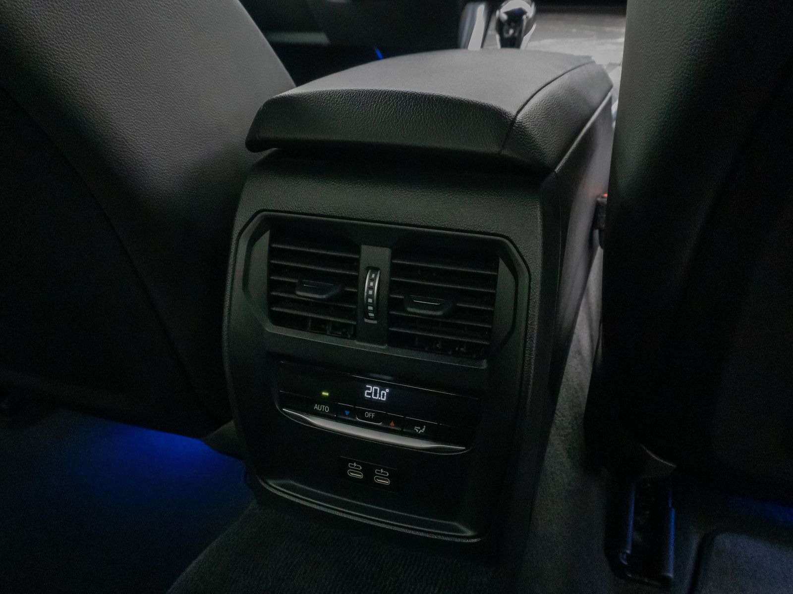 Fahrzeugabbildung BMW M440i  Coupé Kamera DAB H/K Fernlichtassist 19"