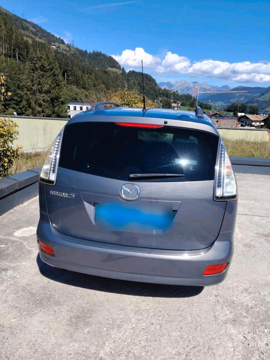 Mazda 5 2010 — салон