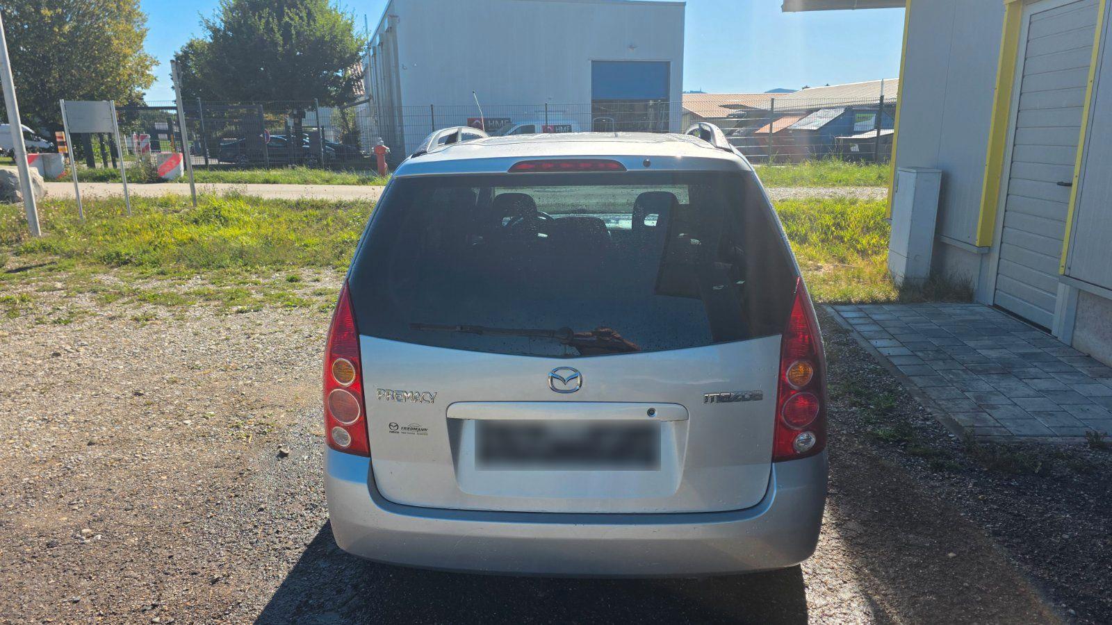 Mazda Premacy 2005 — салон