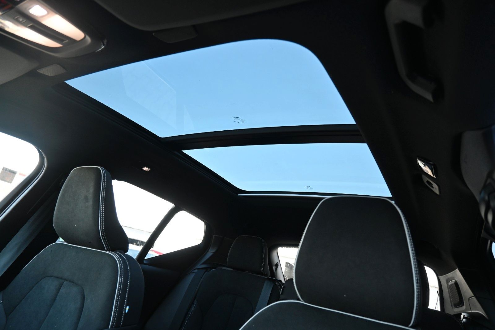 Fahrzeugabbildung Volvo XC40 B4 DKG Plus Black Edition*FSHZG*360*ACC*AHK