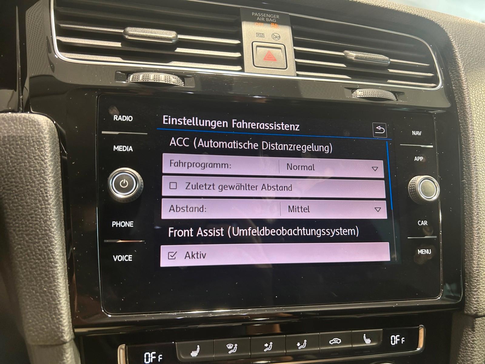 Volkswagen Golf VII Var. Highline LED/ACC/SZH/AHK/NAV, миниатюра 25
