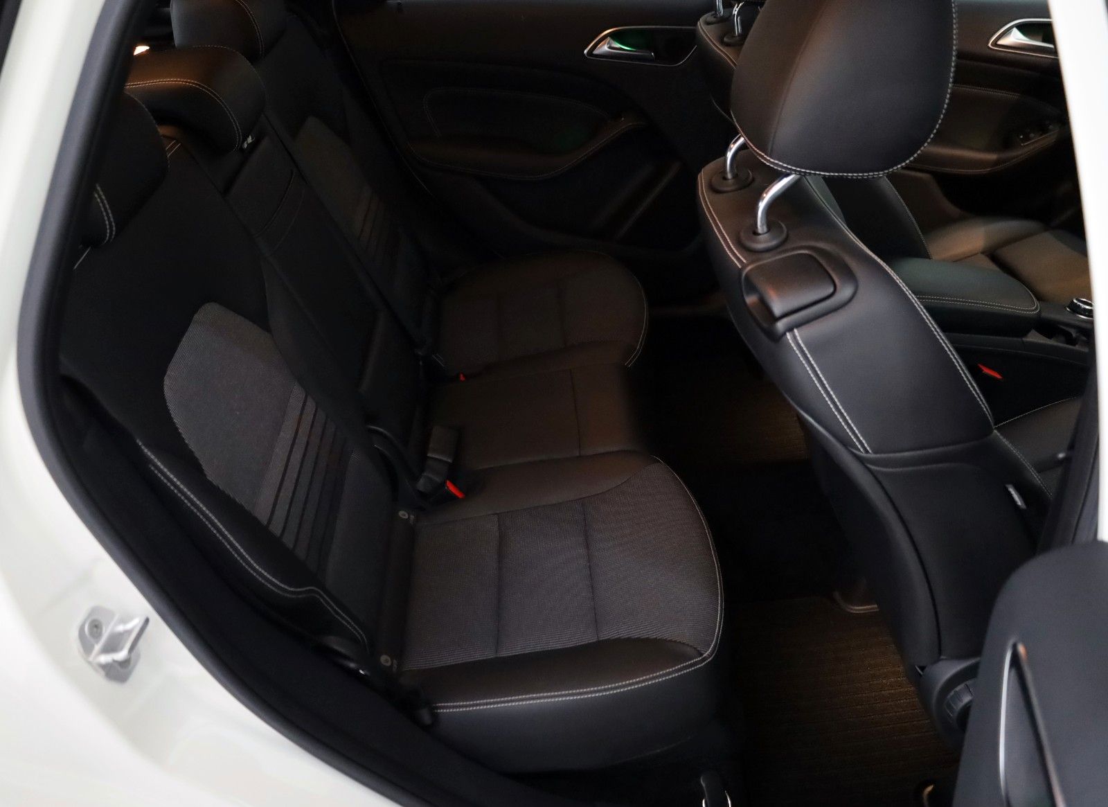 Fahrzeugabbildung Mercedes-Benz B 180 Urban T.Leder,Navi,SH,PDC,Allwetterreifen