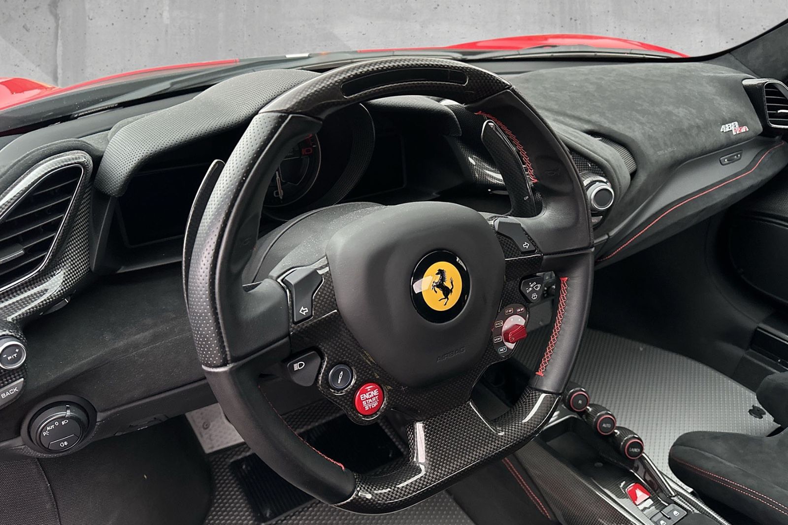Fahrzeugabbildung Ferrari 488 Pista*Dt Auto*Voll Carbon*4 Punkt*Bügel