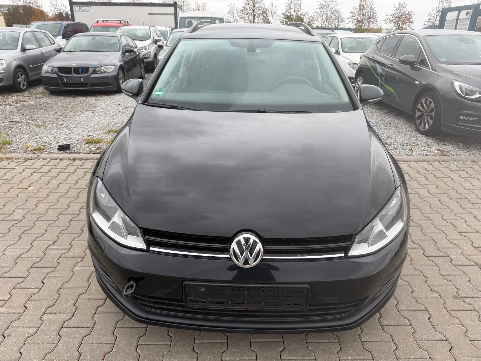 Volkswagen Golf 2015 — rear view