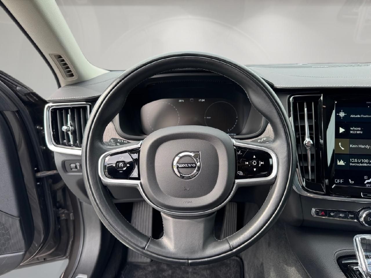 Fahrzeugabbildung Volvo V90 T6 AWD Inscription Recharge Plug-In Hybrid
