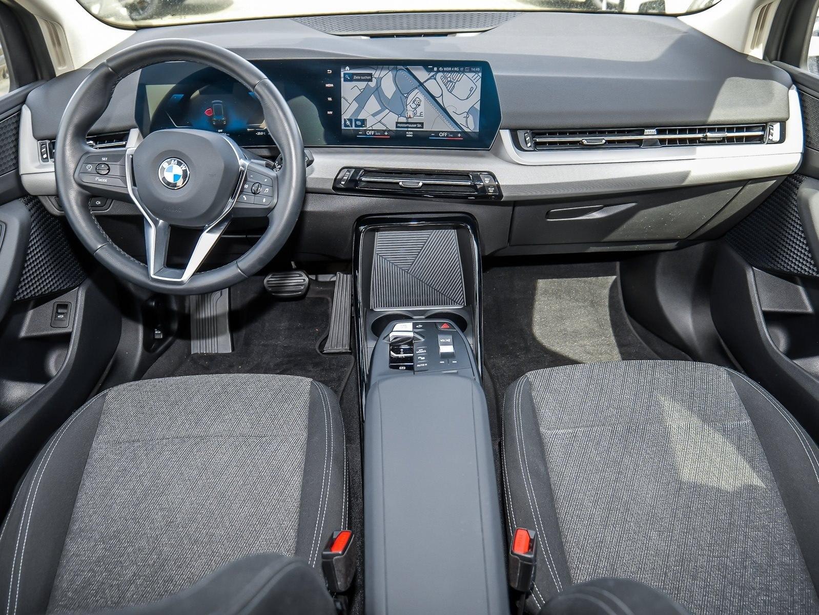 BMW 220i Active Tourer AHK Navi Widescreen RFK DAB