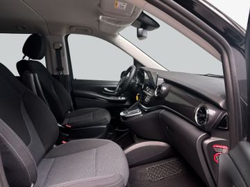 Mercedes V 220 - 9