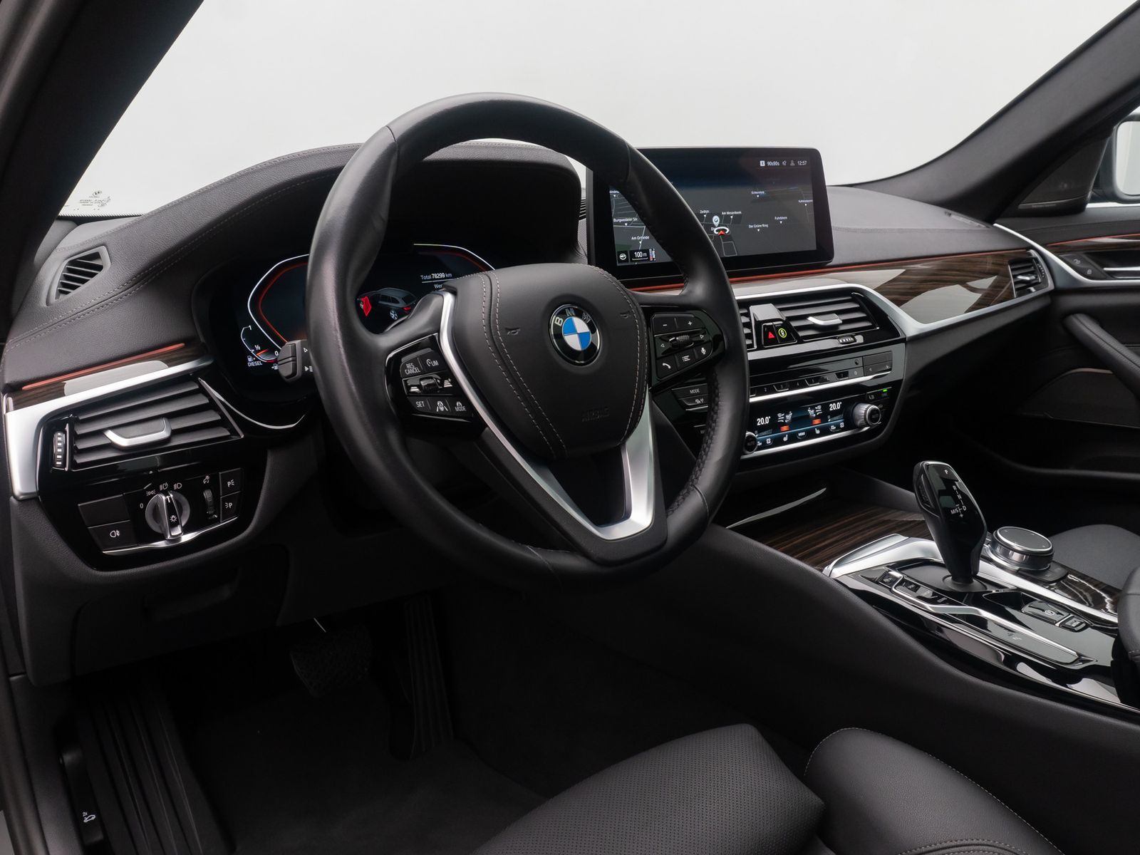 Fahrzeugabbildung BMW 520d Sport Kamera DAB Alarm Leder Panorama H/K