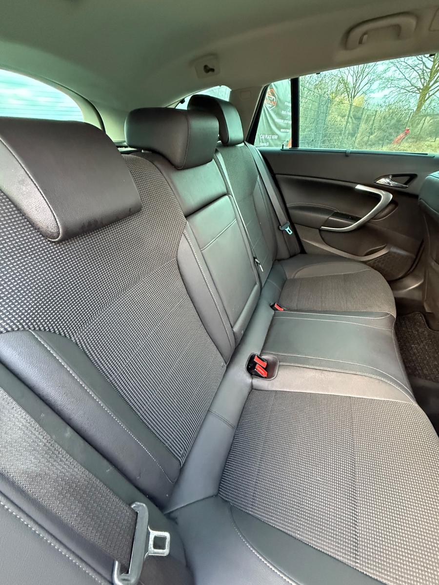 Opel Insignia 2011 — photo 11