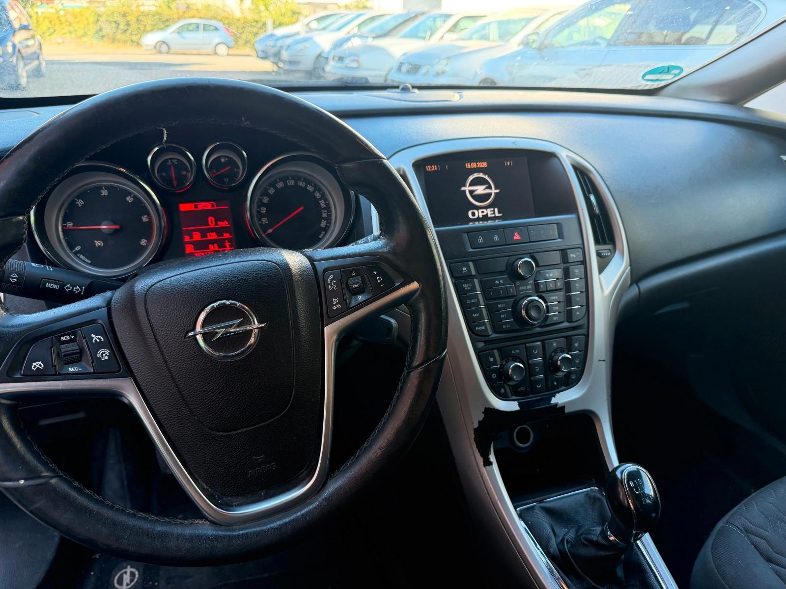 Opel Astra 2013 — photo 15
