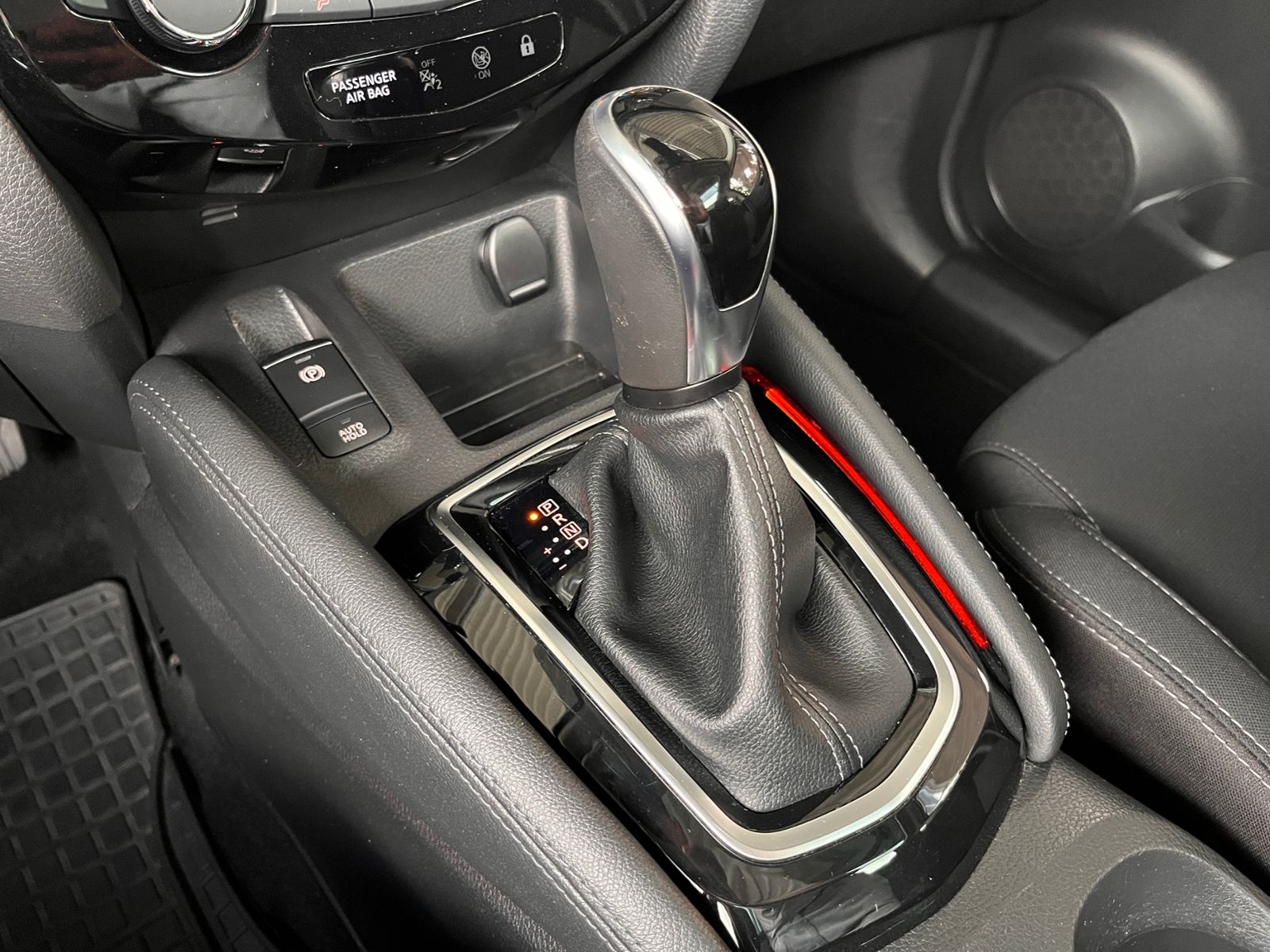 Fahrzeugabbildung Nissan Qashqai Zama AHK PANO NAV RFK SHZ