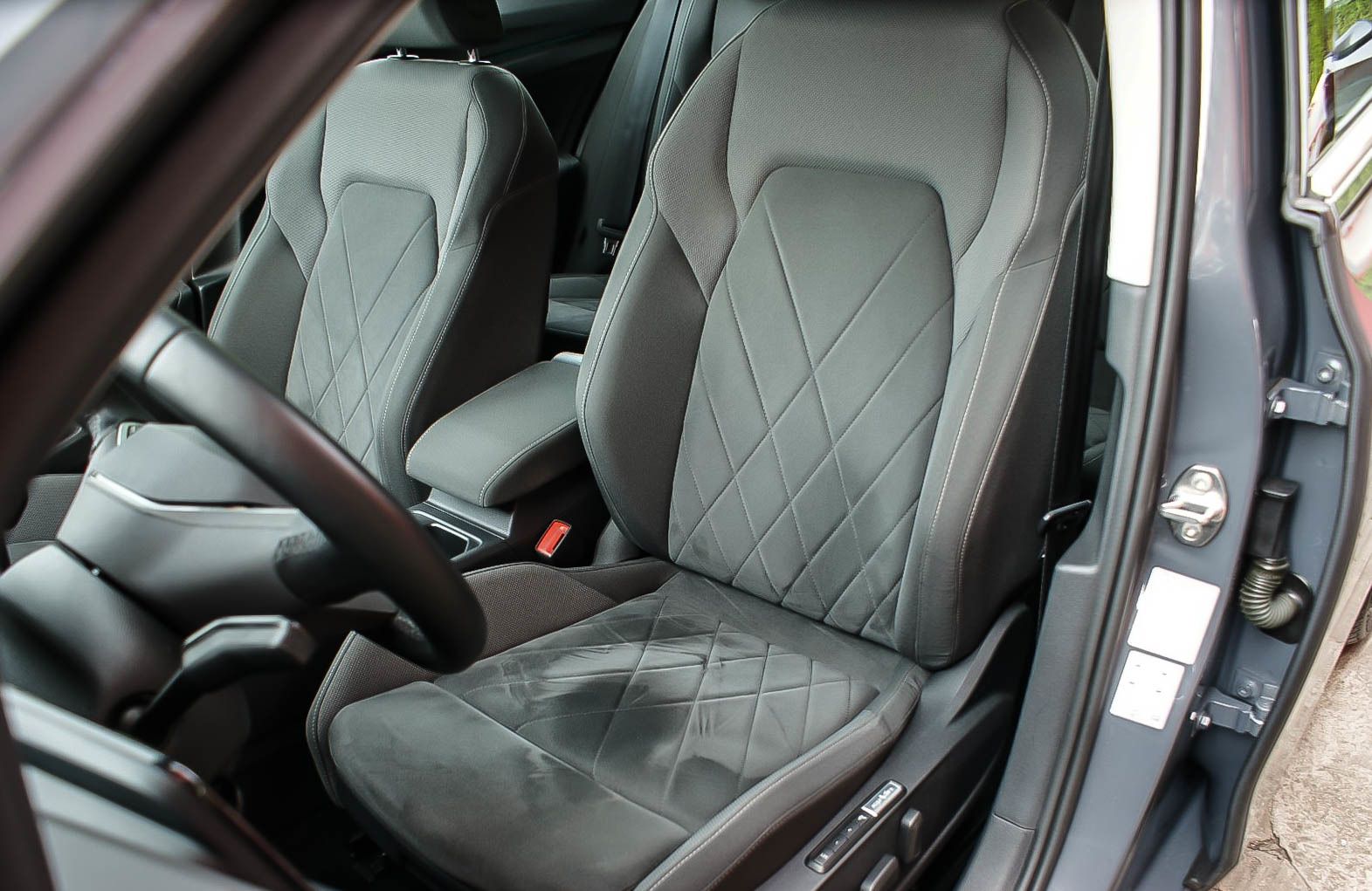 Fahrzeugabbildung Volkswagen Golf VIII 1.5 TSI ''1st EDITION'' PANORAMA VIRTU