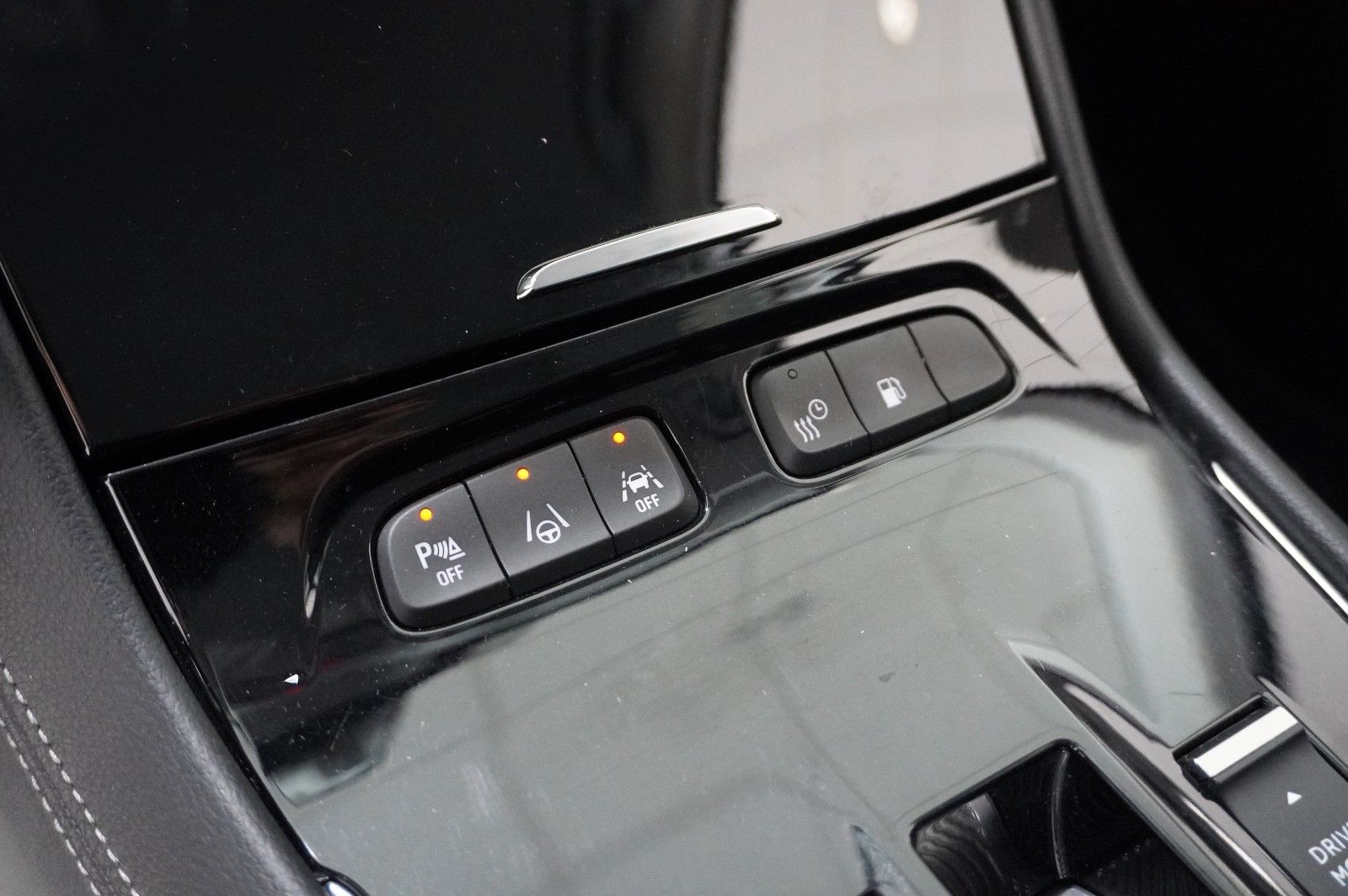 Fahrzeugabbildung Opel Grandland (X) 1.6T GSe HYBRID 4X4 NAVI/SPORT/AHK