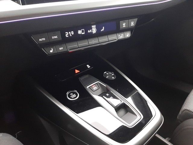 Fahrzeugabbildung Audi Q4 e-tron 40 advanced PANO Navi Matrix SONOS