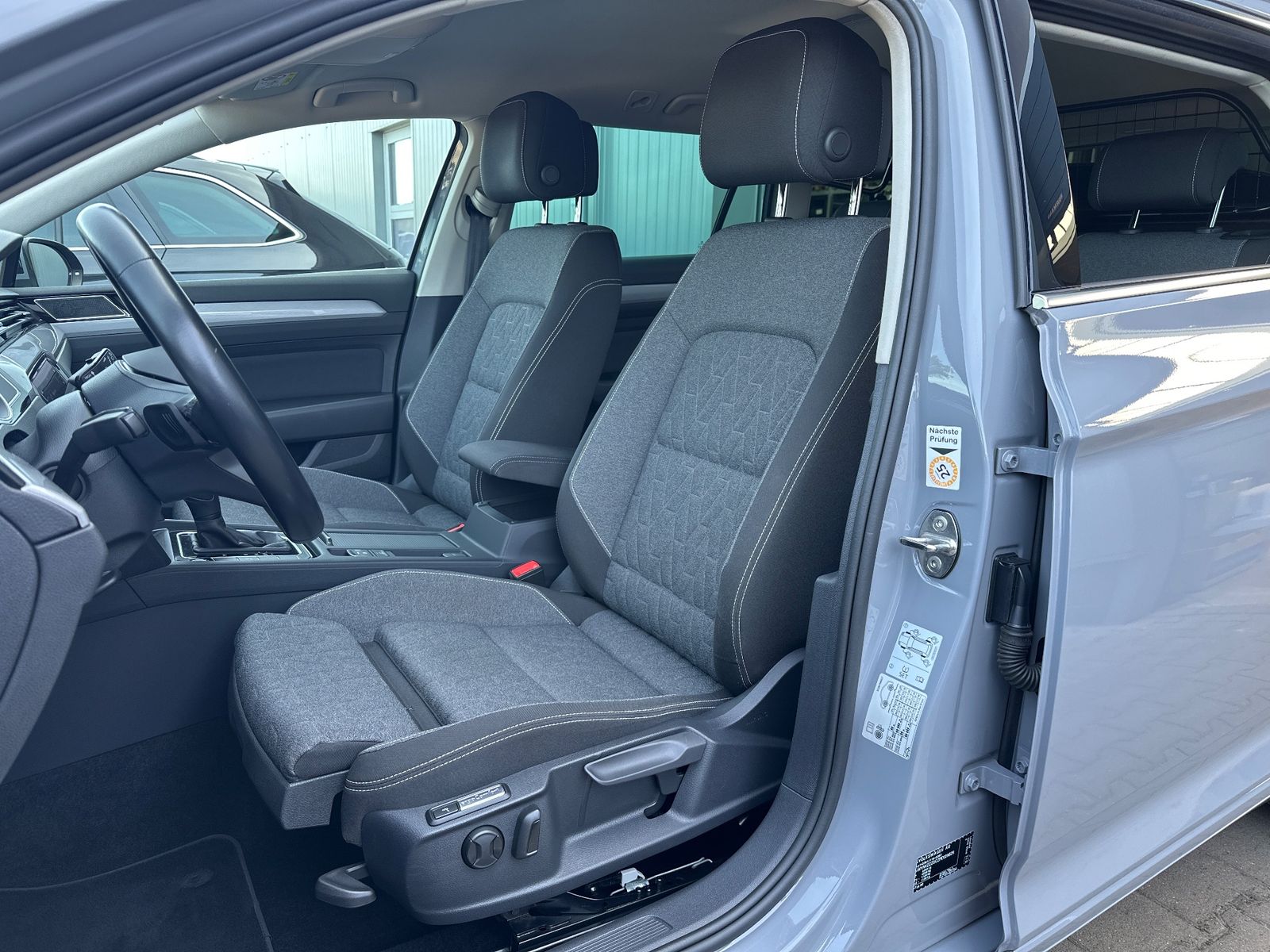 Fahrzeugabbildung Volkswagen Passat Variant Business NAV+LED+ACC+KAMERA