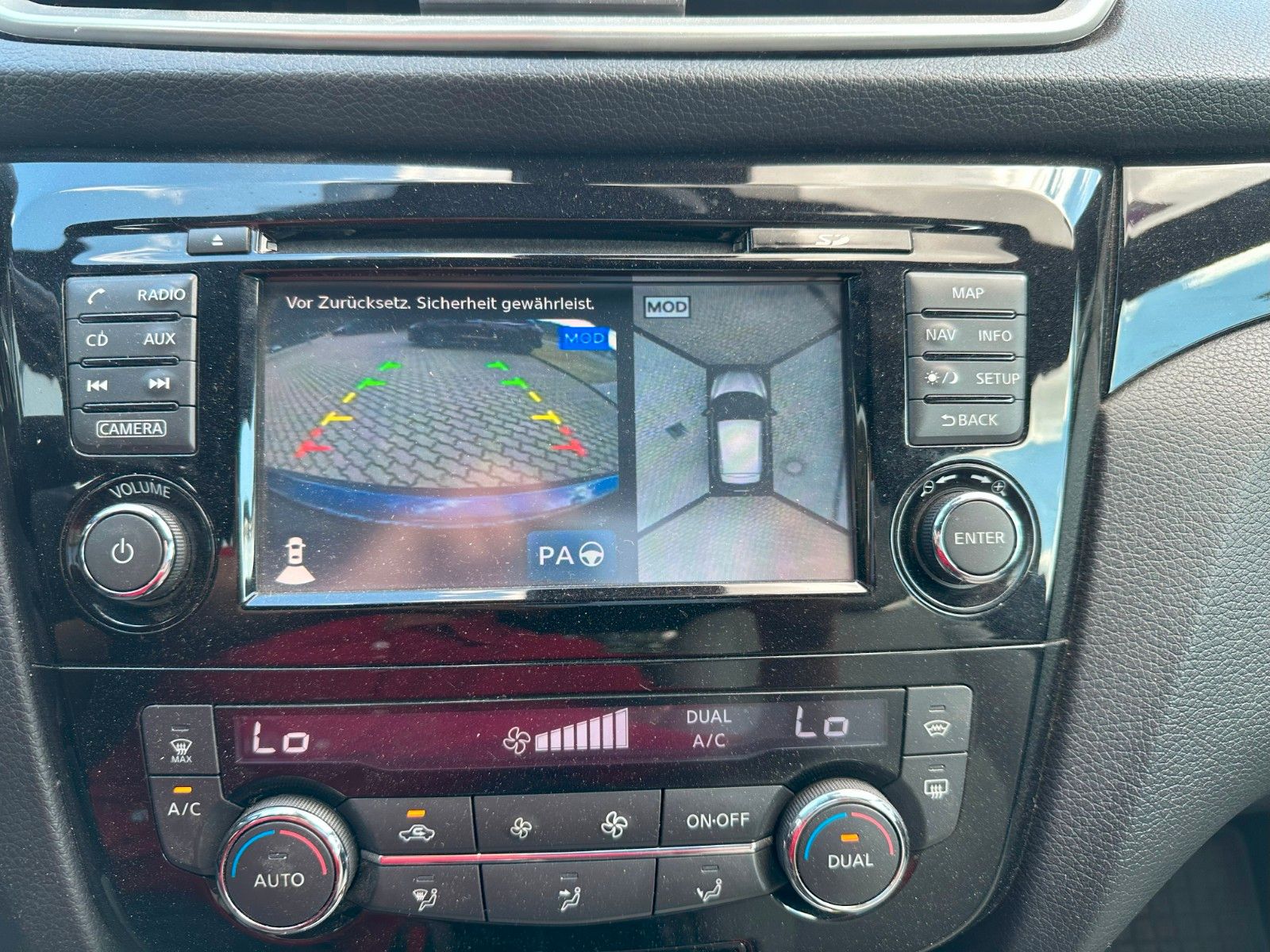 Fahrzeugabbildung Nissan Qashqai Tekna Panoramadach AHK