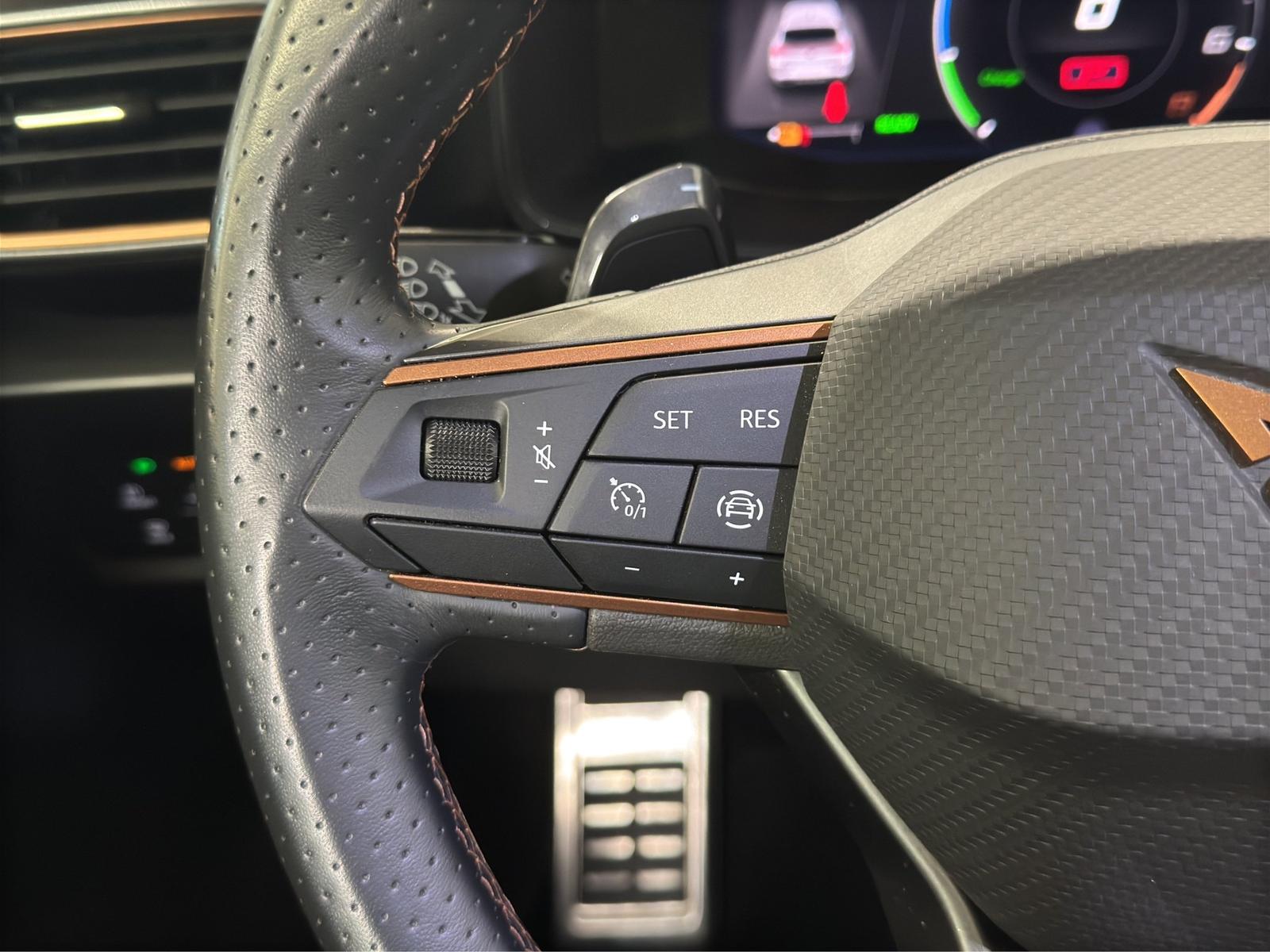 Cupra Leon 1.4 e-Hybrid DSG VZ LED NAVI 19-ALU KEYLESS