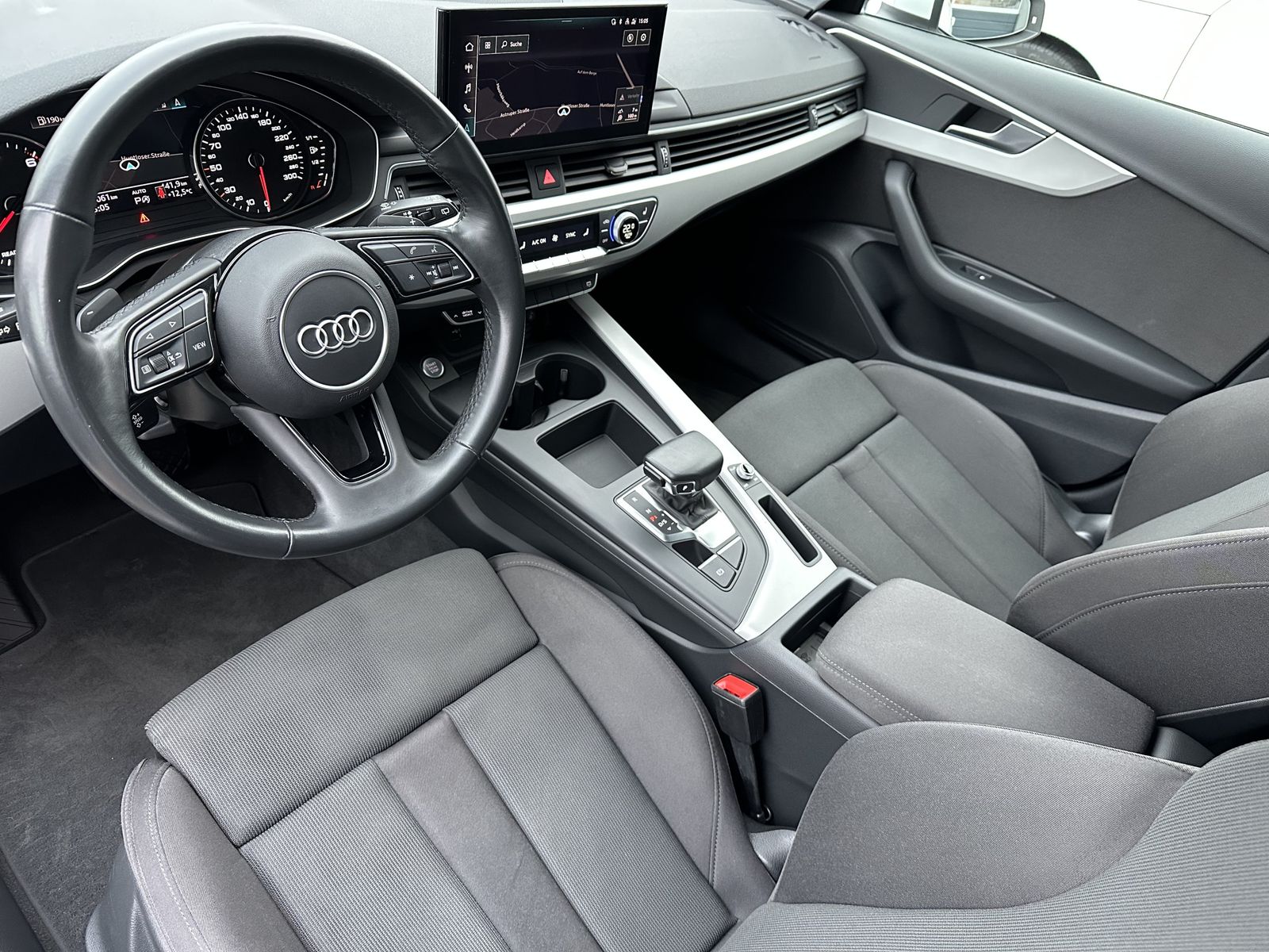 Fahrzeugabbildung Audi A4 Avant 40 TFSI Advanced NAV+LED+STANDHEIZUNG