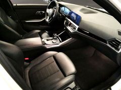 BMW 330 d xDrive Sport Line Navi PDC 1-Hand AHK