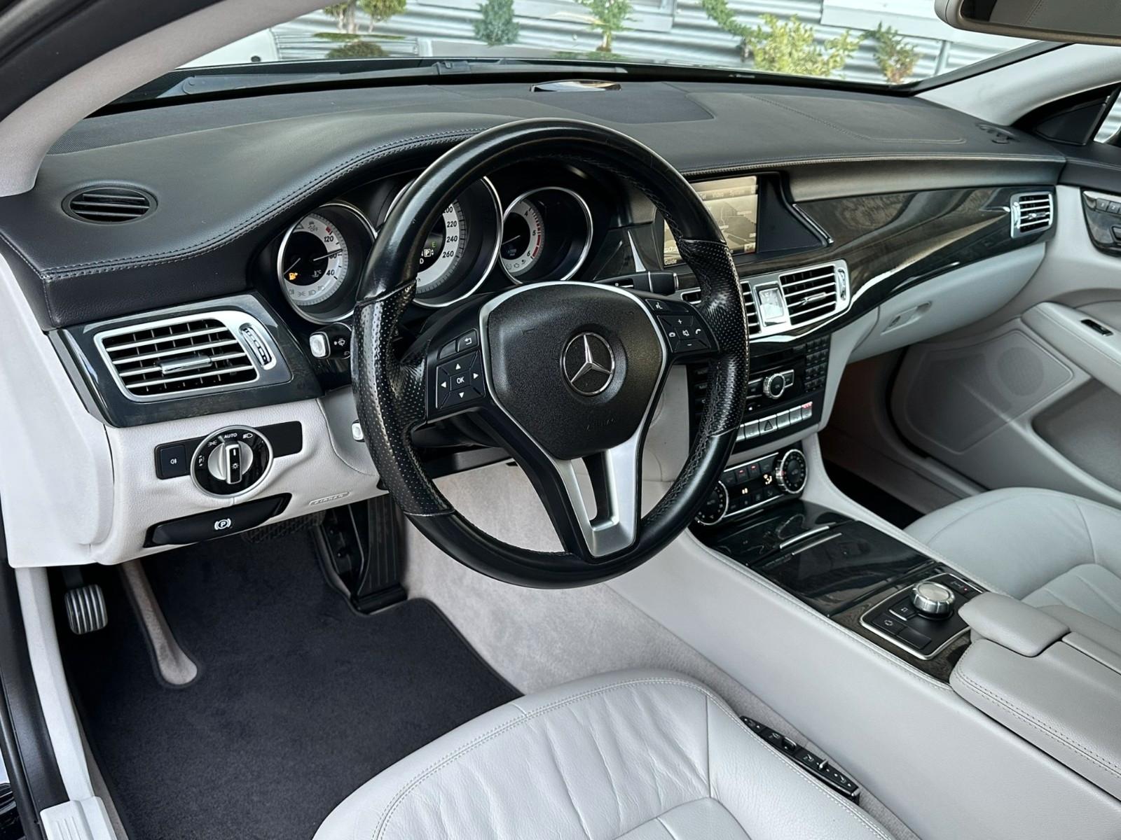 Mercedes-Benz CLS Shooting Brake 350 CDI V6 265 ch BVA 4Matic / Cuir / Sièges massants / Toit ouvrant / Suspension pneumatique
