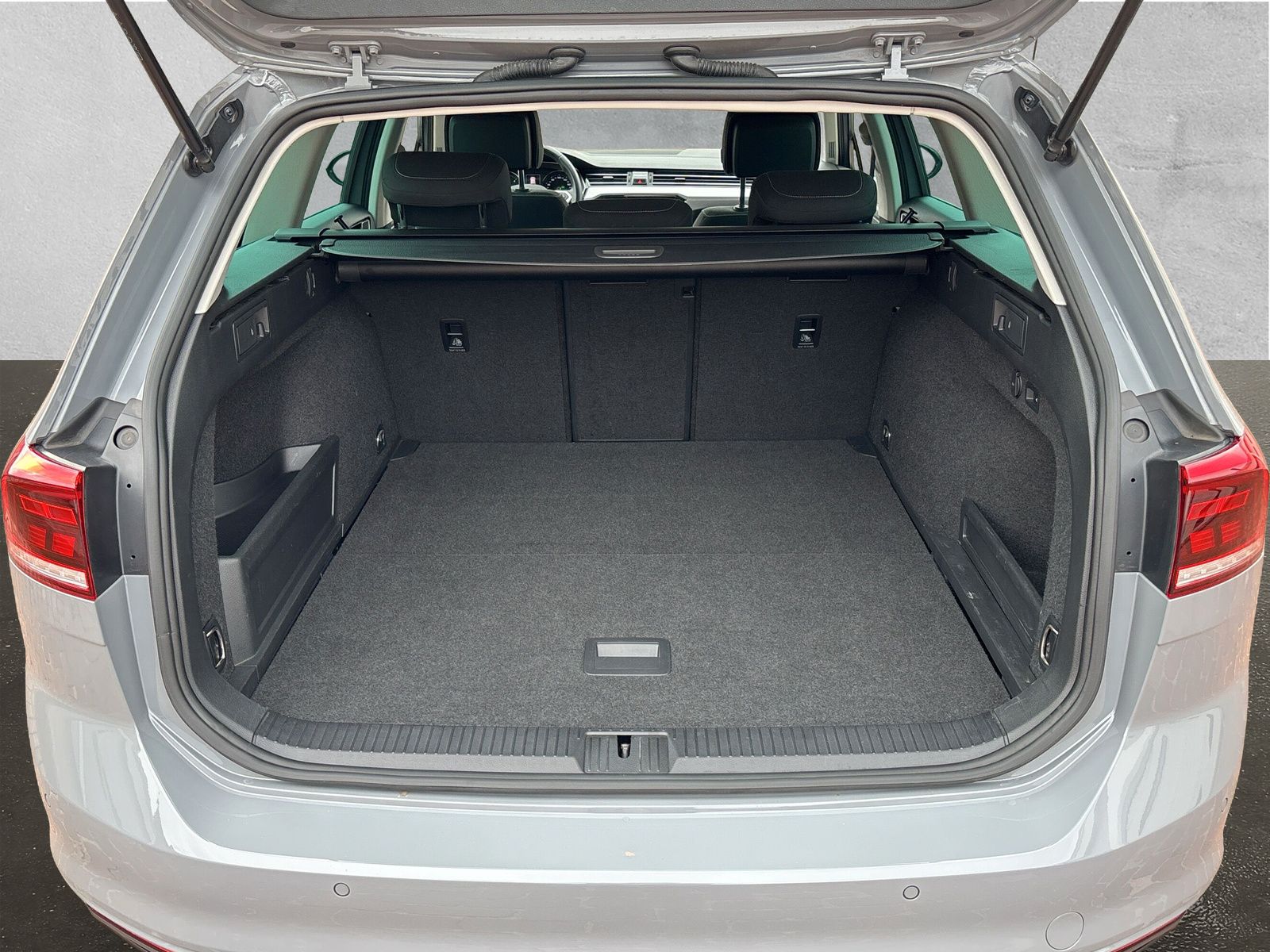 Fahrzeugabbildung Volkswagen Passat Variant 2.0 TDI Business AHK DCC Standhzg
