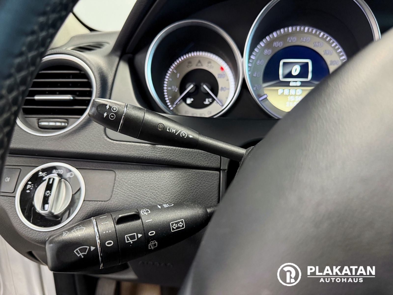 Fahrzeugabbildung Mercedes-Benz C 180CDI T-Model Bi-Xenon Automatik NAVI AHK