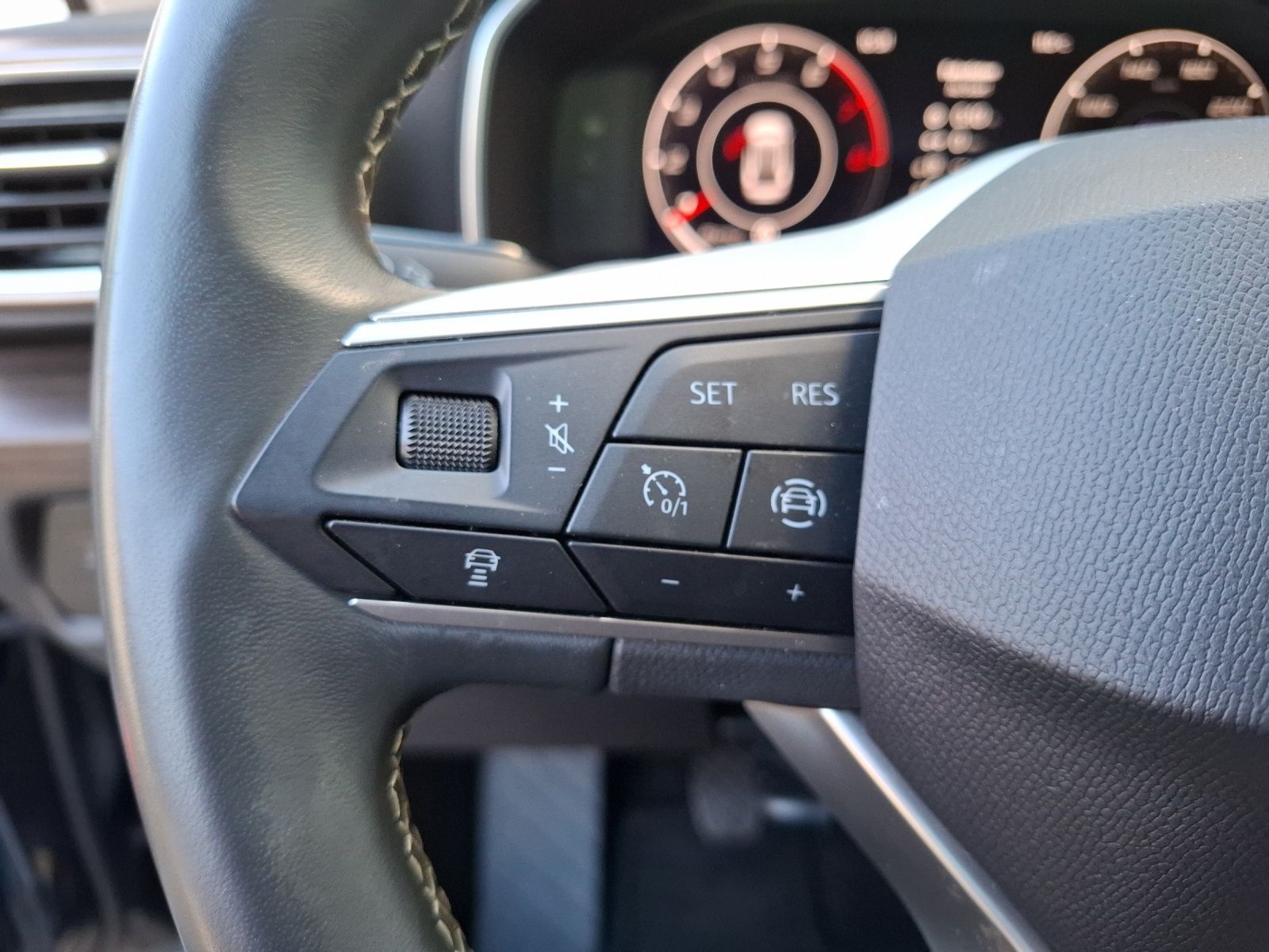 Fahrzeugabbildung SEAT Leon ST TSI Xcellence LED Navi ACC VC PDC SHZ LM