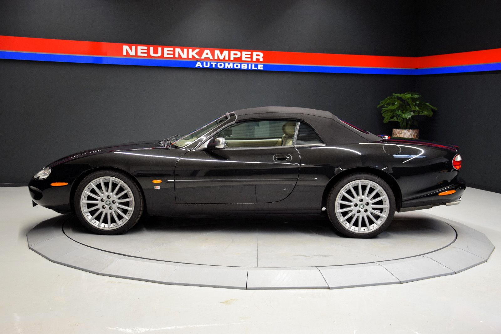 Fahrzeugabbildung Jaguar XKR Convertible Sitzh. Klimaaut. Alpine Tempomat